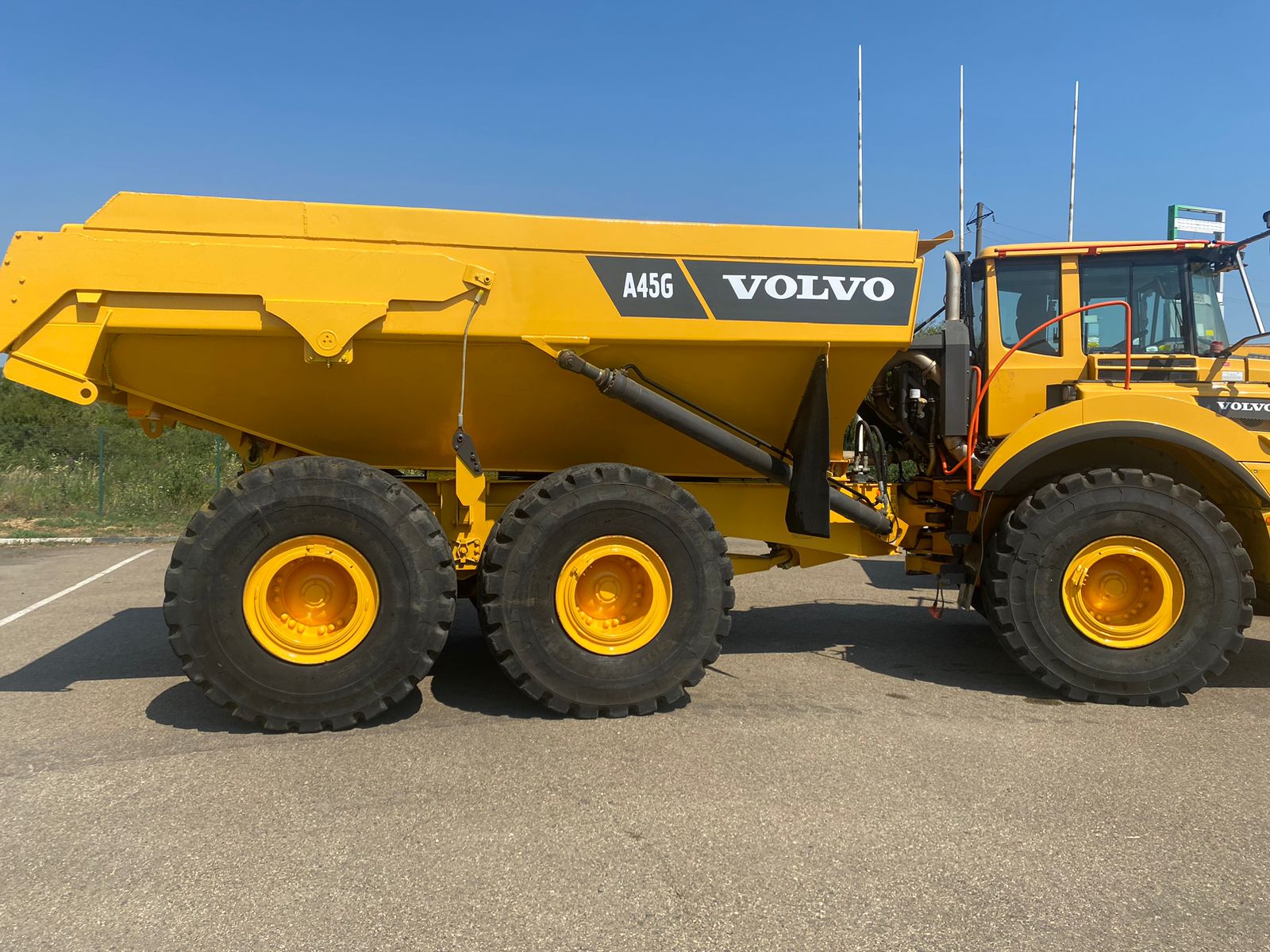 Купить шарнирно-сочлененные самосвалы бу Volvo A45G у официального дилера  по цене 57000000 руб. б у шарнирно-сочлененные самосвалы технические  характеристики на FNGROUP