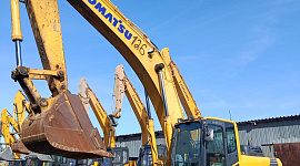 Komatsu PC300-8M0